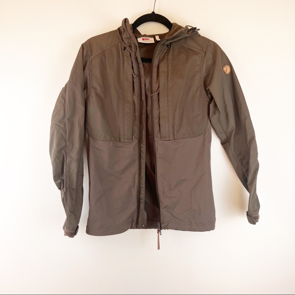Fjallraven Abisko Lite Jacket in Army Green Size Xs